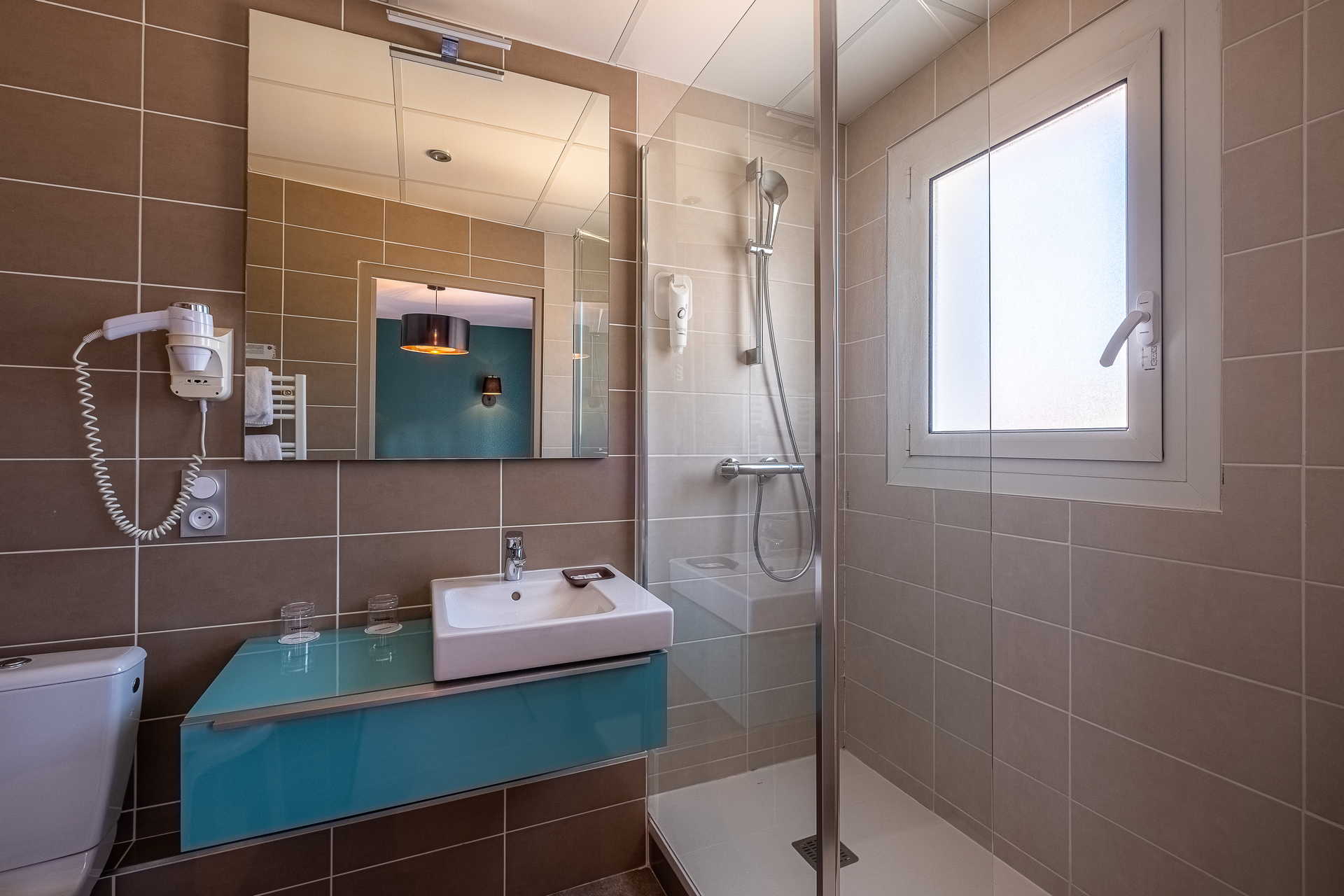 Salle de bain avec douche - hotel spa dax - Thermes de l'Avenue